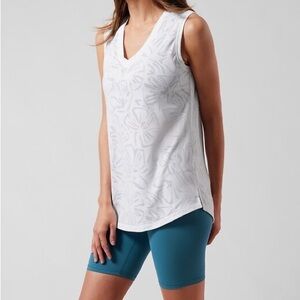 Athleta white workout athleisure tank top with flower floral pattern 🤍